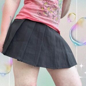 90s style fashion trashy britney spears pleated mini skirt, sz md, runs small